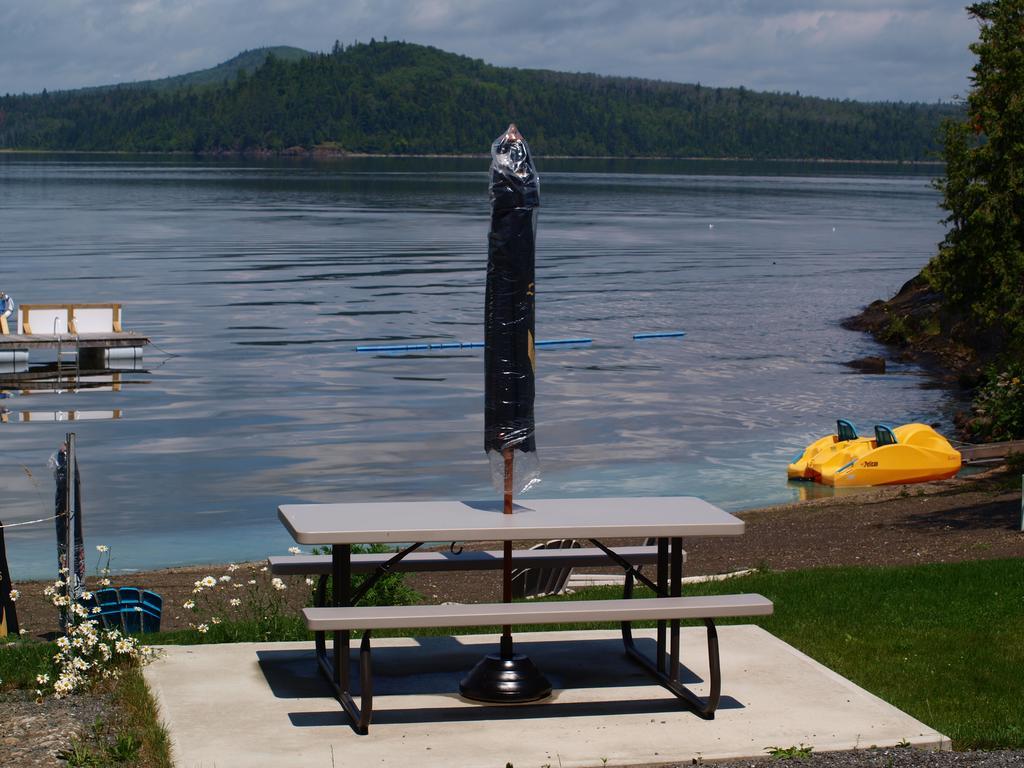 Auberge Sur Le Lac Temiscouata Temiscouata Sur Le Lac ภายนอก รูปภาพ